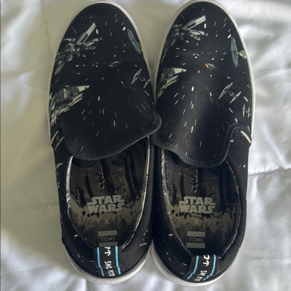 TOMS Men’s Star Wars Black Slip-On Shoes BNWT Size 7 - Picture 1 of 5